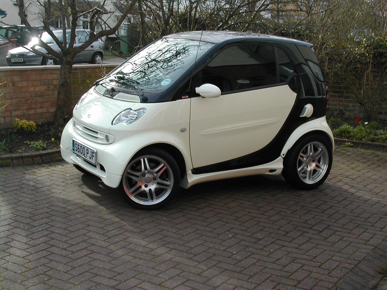 smart-fortwo-black-and-white