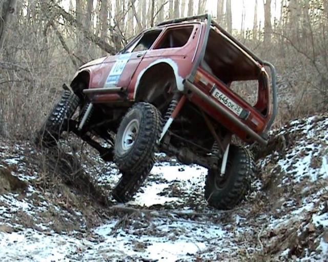 lada-monster-truck-in-trial-action