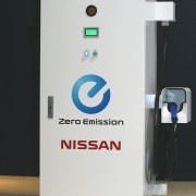 nissan-zero-emission-elektro-auto-ladestation