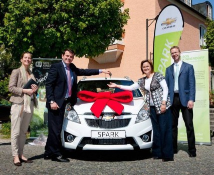 chevrolet-spark-ubergabe-sos-jugendhilfe-valerie-niehaus