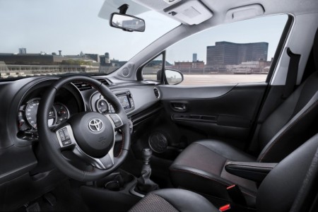 toyota-yaris-innenraum