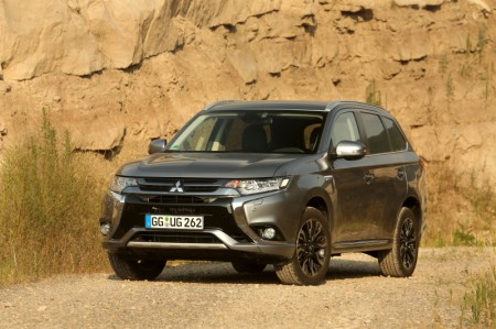 Mitsubishi Outlander PHEV 001