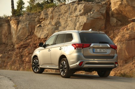 Mitsubishi Outlander PHEV 004