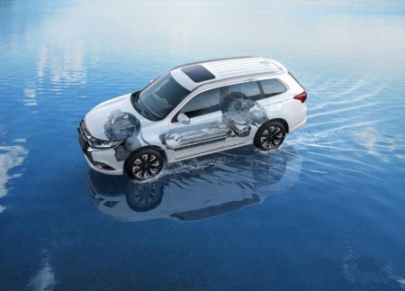 Mitsubishi Outlander PHEV 008